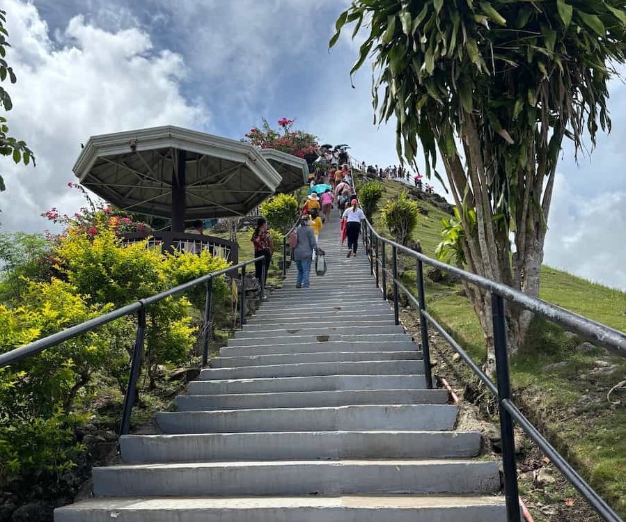 Escaleras chocolate hills en Bohol Escaleras chocolate hills en Bohol