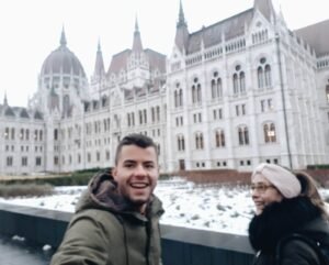 Riendo en Budapest