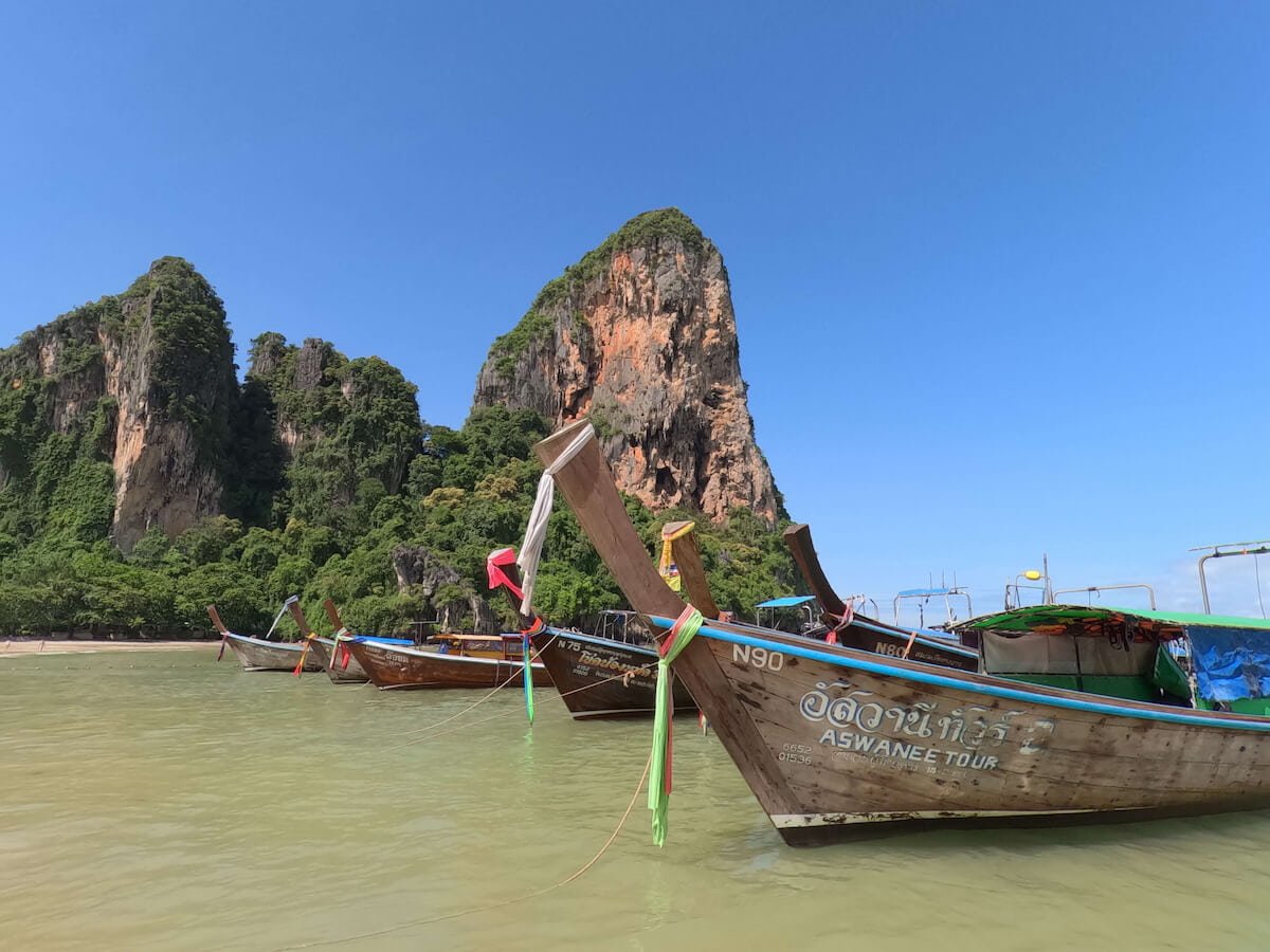 La tranquilidad de la playa al viajar a Tailandia por libre