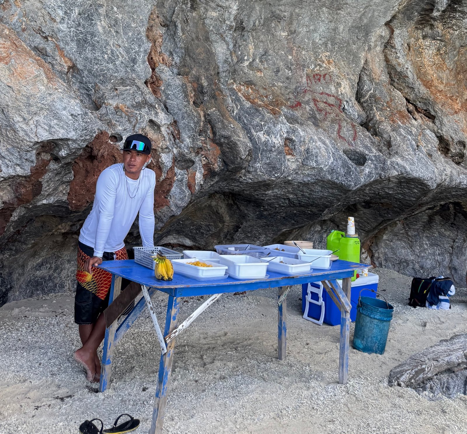 Comida en la playa Comida en la playa durante el Islan Hopping