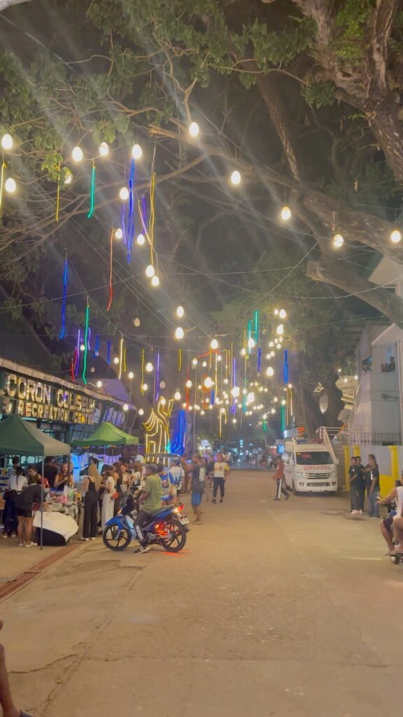 El ambiente nocturno de Corón