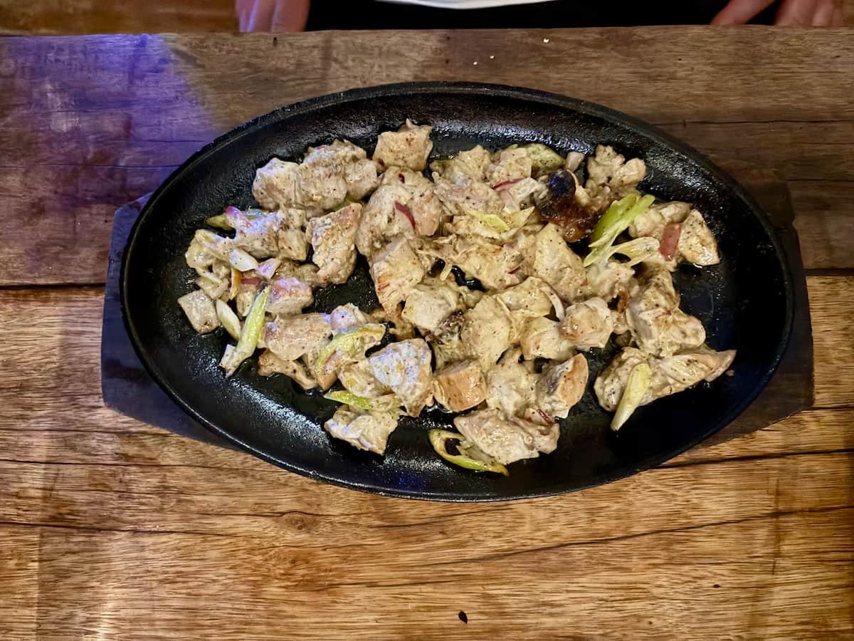 El pollo inasal Plato típico de Corón