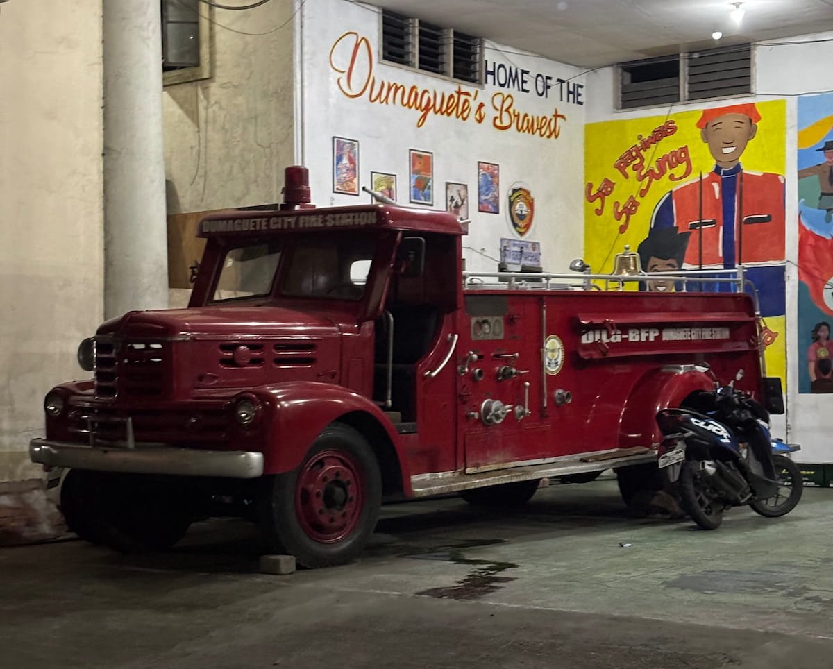 Estación de bomberos en Dumaguete Un buen camión de bomberos en Filipas