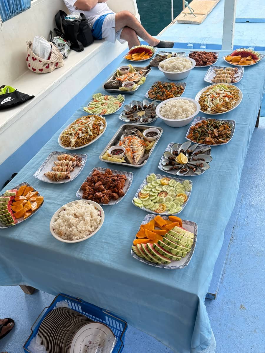 El buffet en el Island Hopping de Corón