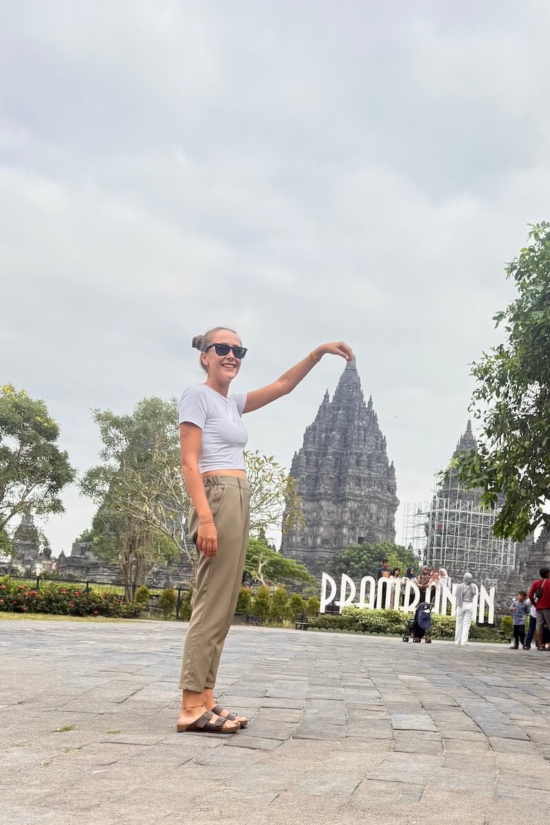 Llegada templo Ali Accediendo al templo Prambanan