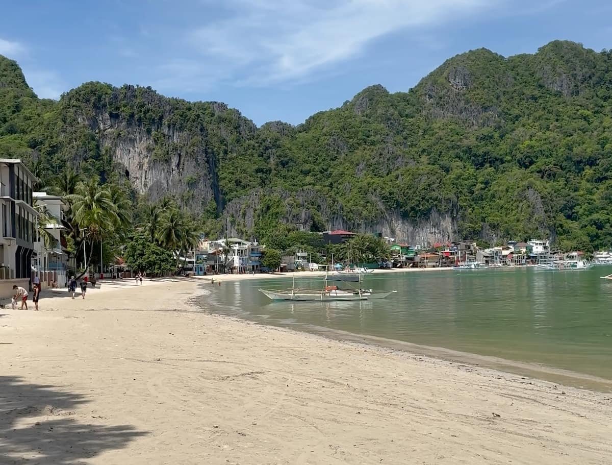 Playa de El Nido de día Playa de El Nido de día
