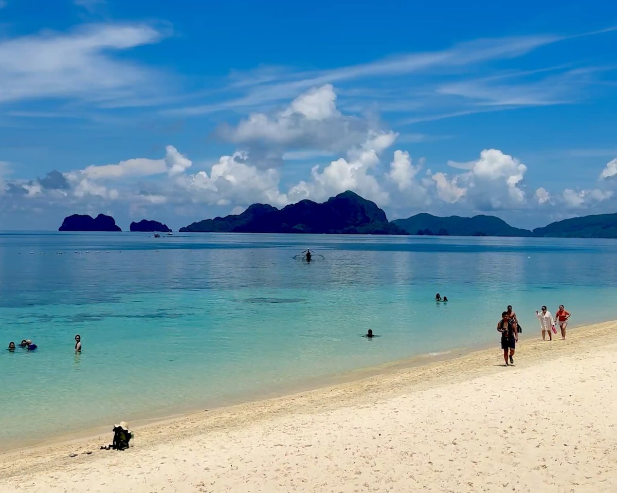 Seven commando beach Seven commando beach en El Nido