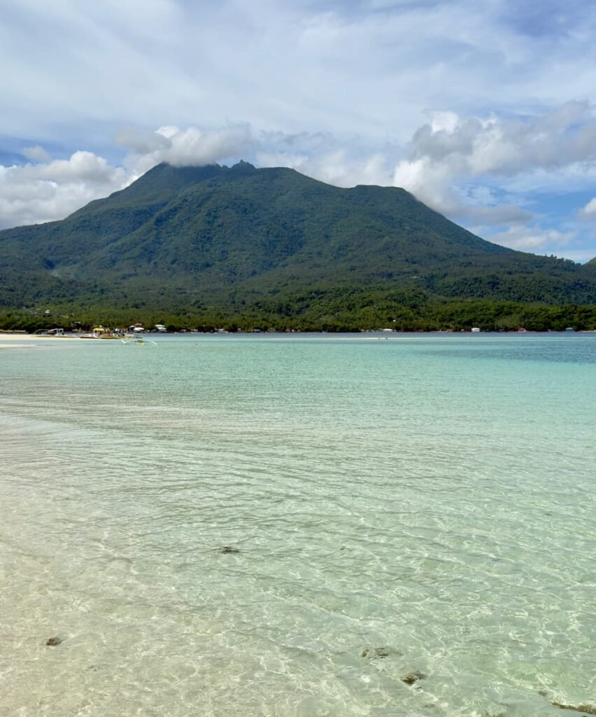 Agua de White Island en Filipinas