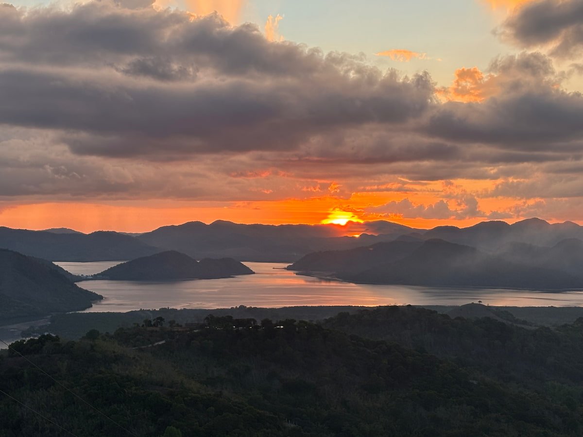 Un atardecer que mereció la pena El atardecer desde el alto de Corón