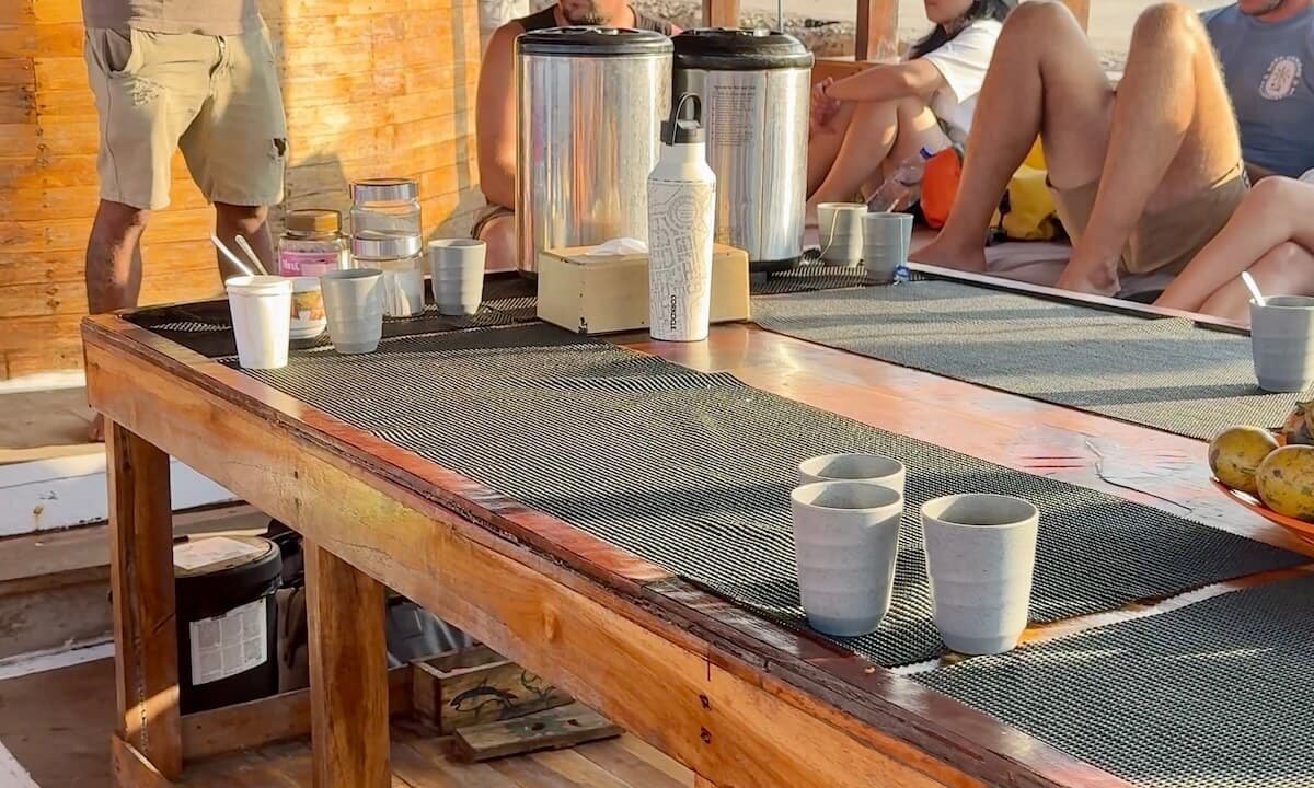 Café antes de bucear en Komodo