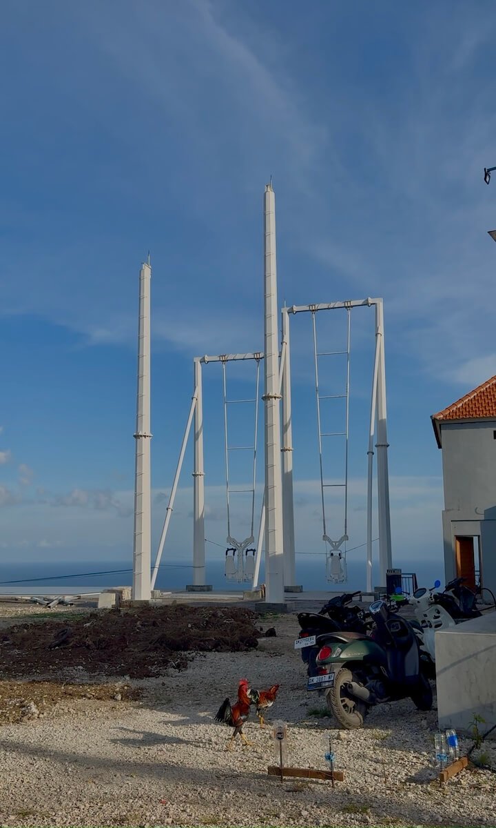 Destrucción en Kelingking Beach Destrucción en Kelingking Beach