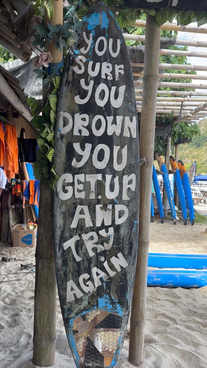 Disfrutando del surf en Lombok