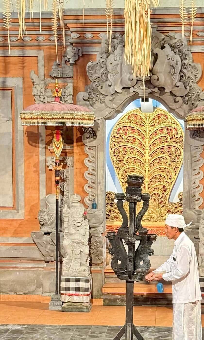 Preparado la danza del fuego en Bali