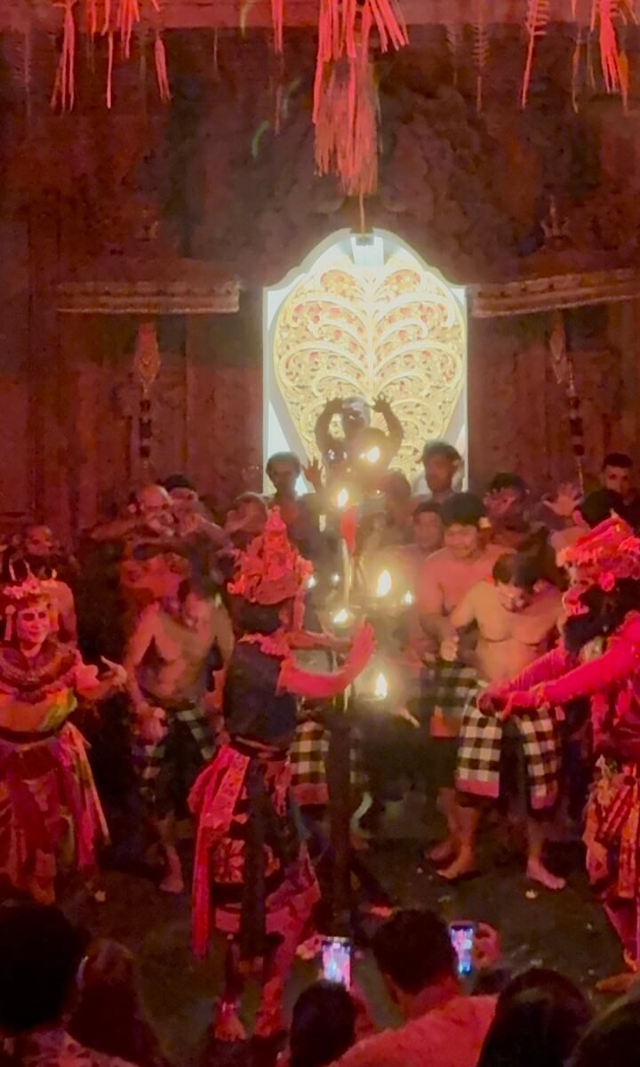 Danza típica en Bali