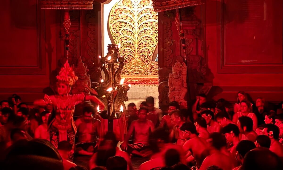 Danza del fuego en Ubud