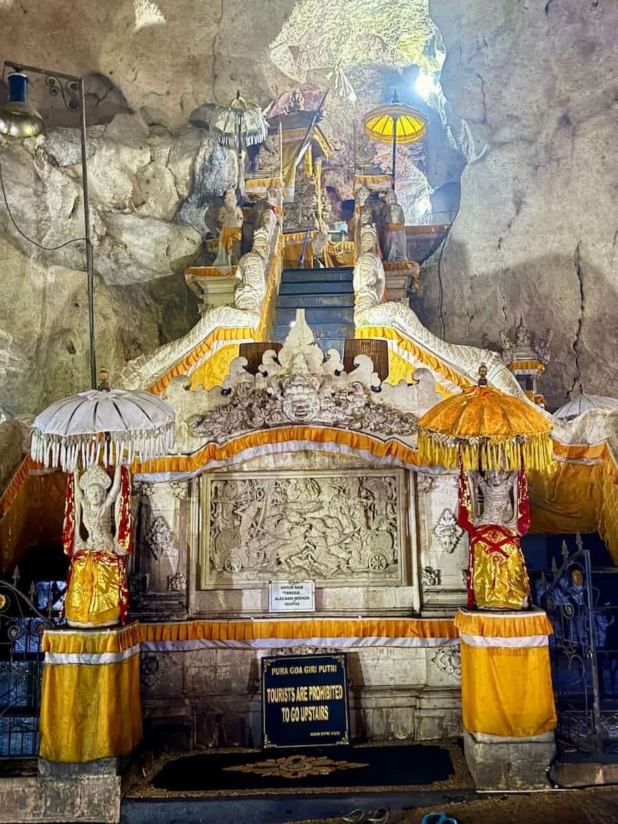 Increíble templo escondido Increíble templo escondido