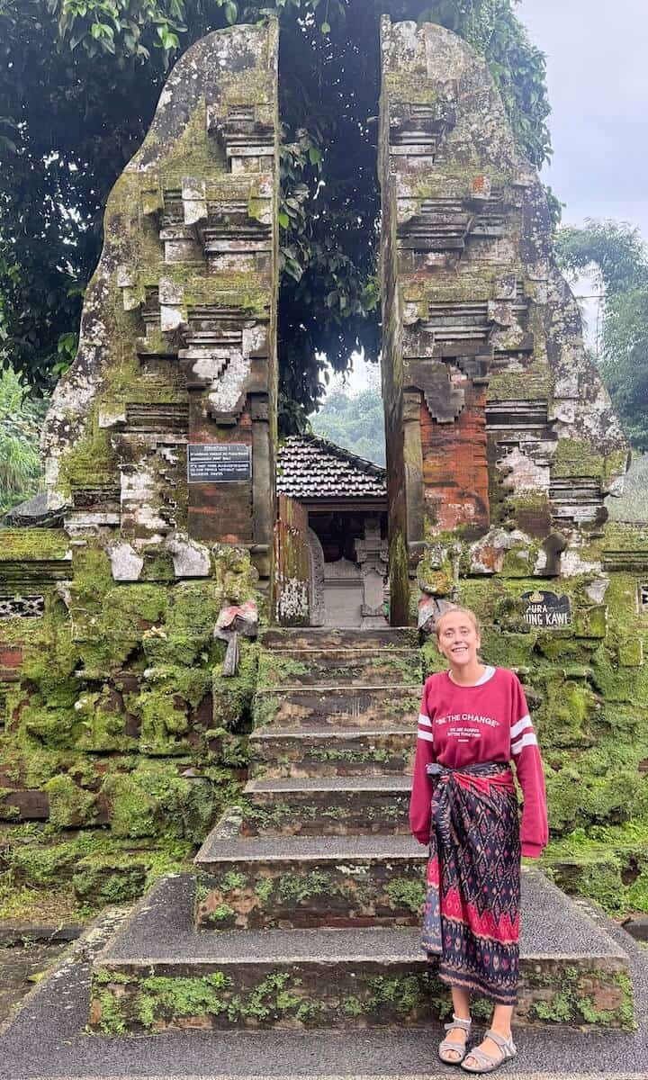 Recorriendo el templo en Bali