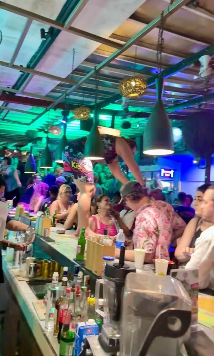 Ambiente de fiesta en Gili T