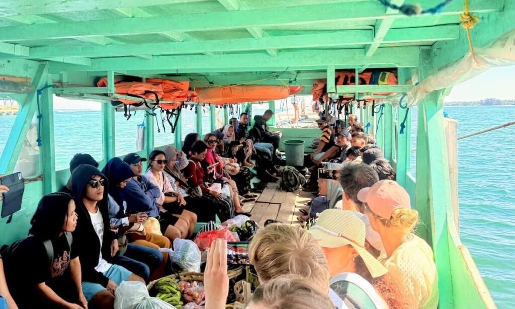 Barcos públicos hacia las Gilis