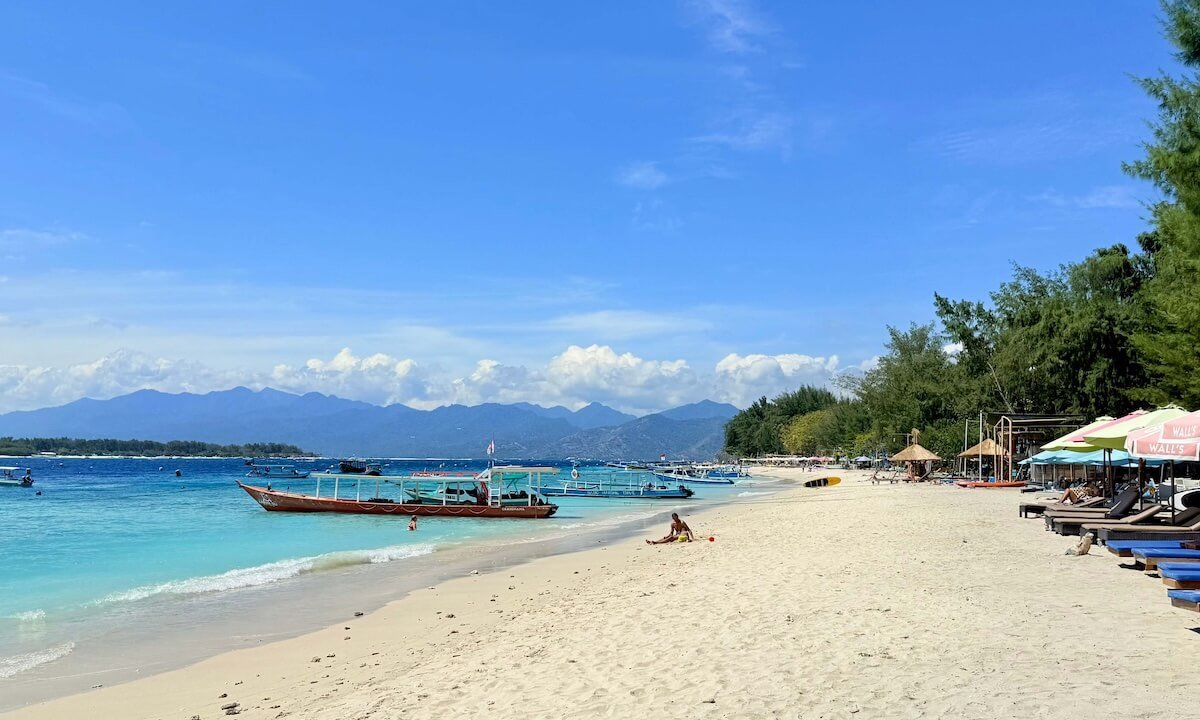 Bonita playa en las Gilis