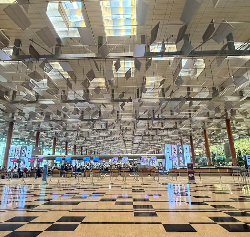 El moderno aeropuerto de Singapur nos recibe