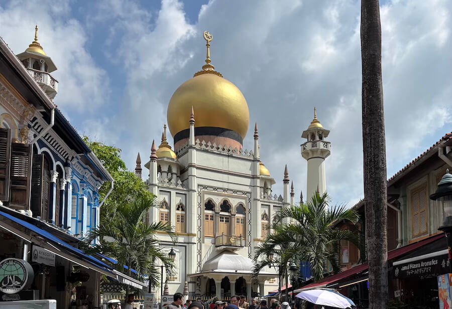 La mezquita que corona el barrio árabe de Singapur