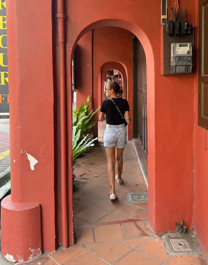 Pasillos que conectan casas, conversaciones y antiguos cotilleos