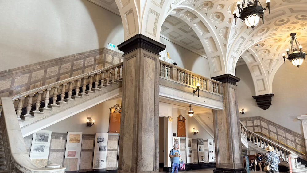 El interior del ayuntamiento que deslumbra Brisbane City Hall interior