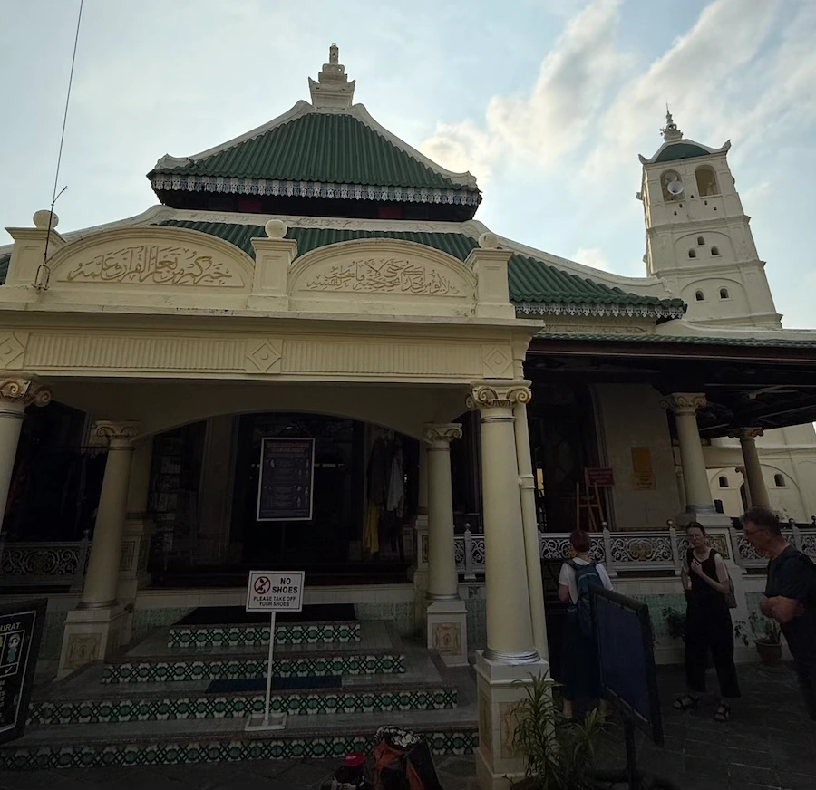 La mezquita, en convivencia con otras religiones