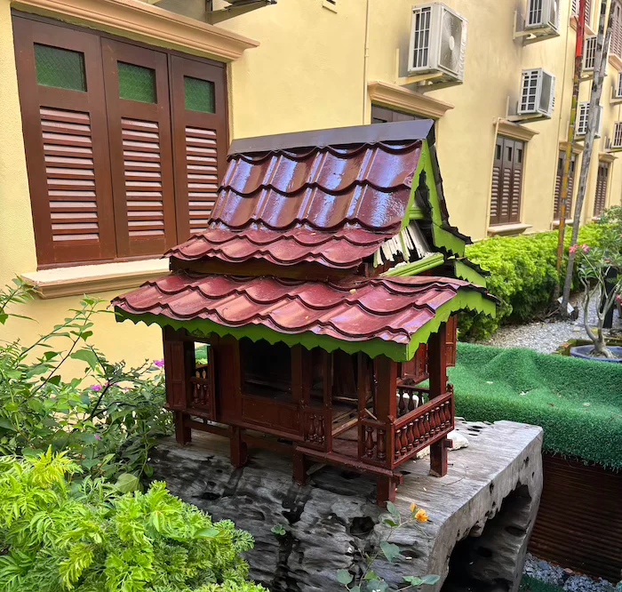 Esculturas en el interior de las casas sobre arquitectura colonial