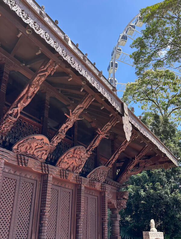 Los detalles en su tejado Nepalese Peace Pagoda