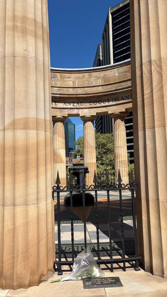 Monumento conmemorativo solemne Anzac Square & Memorial Galleries