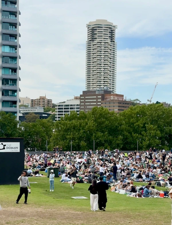 Cada vez más gente en la cola