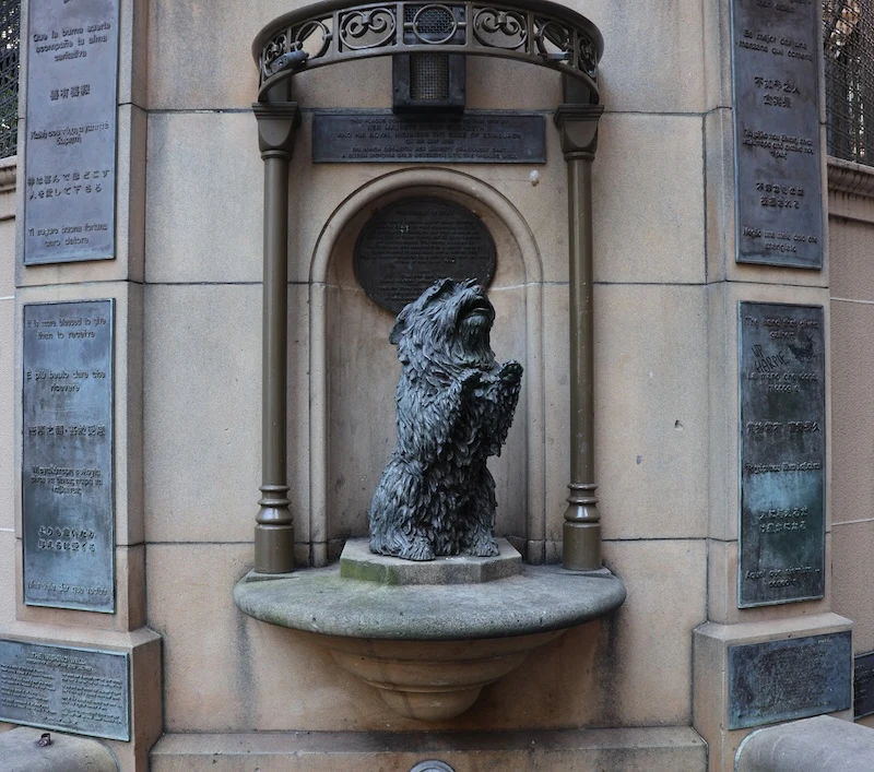La fuente de los deseos y el perro de la Reina Victoria La fuente de los deseos y el perro de la Reina Victoria