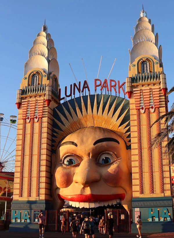 La portada del Luna Park