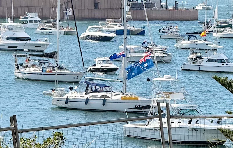 Los barcos esperaban su turno también