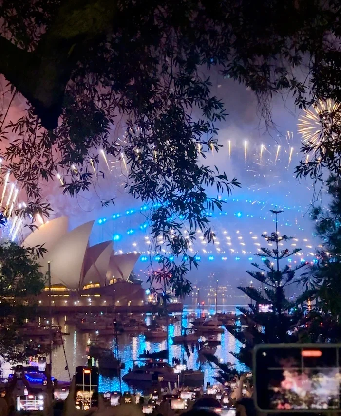 Una ola de fuegos artificales