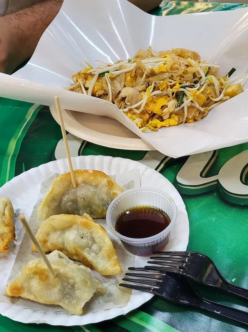 Pad Thai y rollitos de primavera