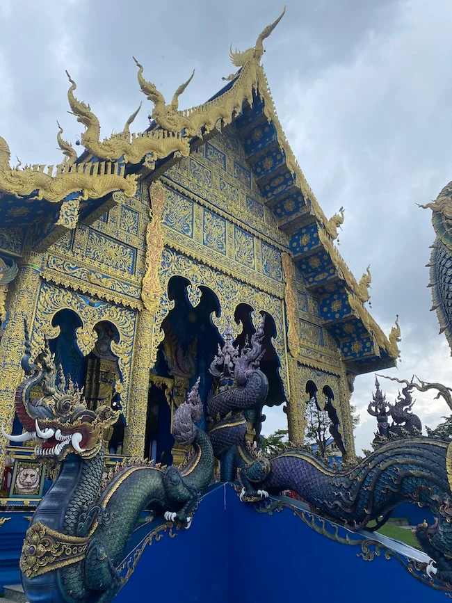Los dragones representando los guardianes de este templo
