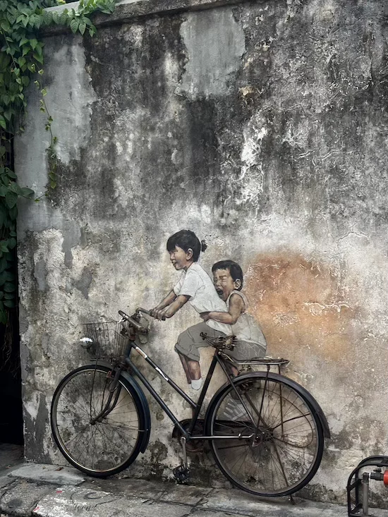 Mural en 3D con bicicleta real