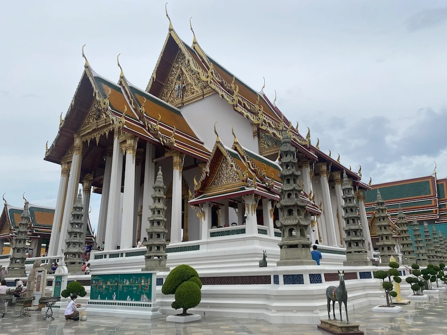 El bonito lugar de wat Suthat, imprescindible en tu viaje a Bangkok